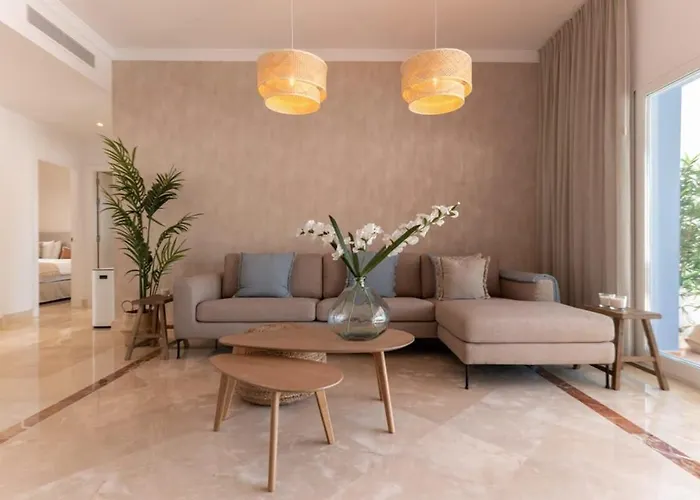 Paraiso Pueblo Deluxe Family Pools Gym エステポナ