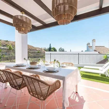 Paraiso Pueblo Deluxe Family Pools Gym אסטפונה